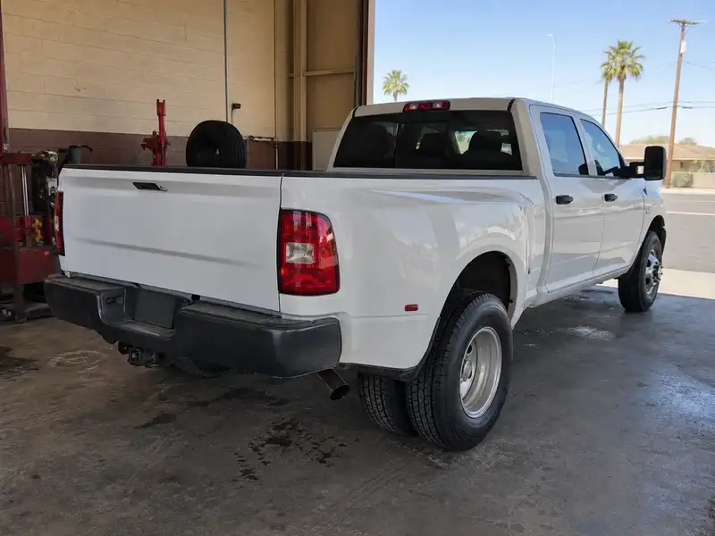Heavy-duty axle with new tires