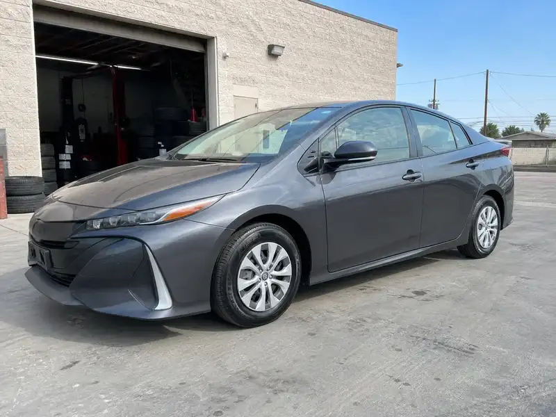 Rideshare hybrid with new tires